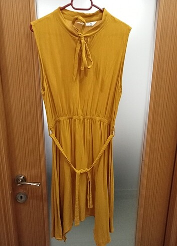 42 Beden altın Renk 42 beden Hardal sarısı elbise