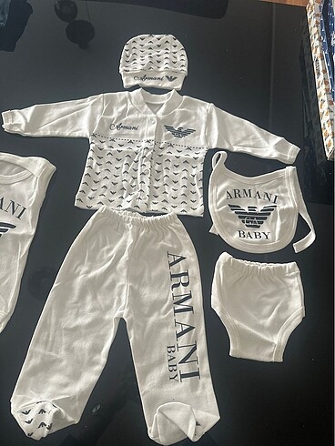 Armani desen hastane çıkışı - Görsel 3