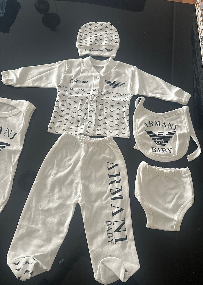 Armani desen hastane çıkışı - Görsel 3