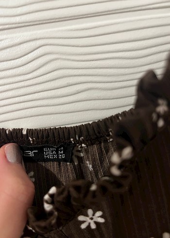 Siyah Beyaz Çiçekli Mini Askılı Elbise - Görsel 2