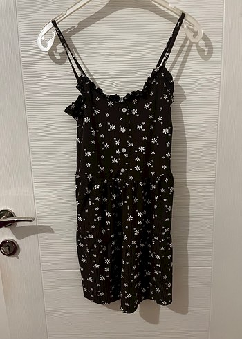 Siyah Beyaz Çiçekli Mini Askılı Elbise - Görsel 3