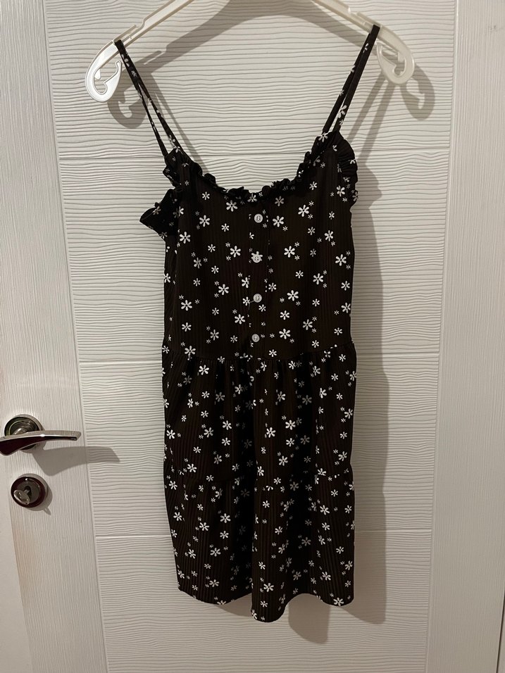 Siyah Beyaz Çiçekli Mini Askılı Elbise - Görsel 3