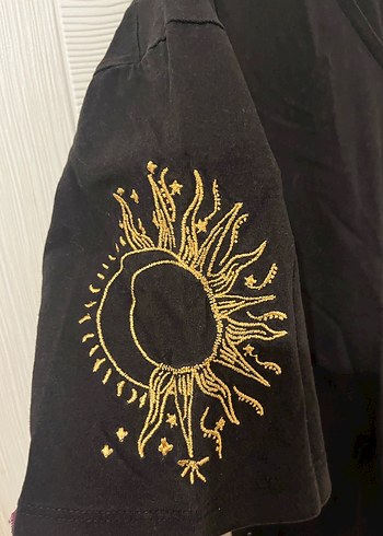 Siyah V Yaka Mini Kadın Tişört - Görsel 2