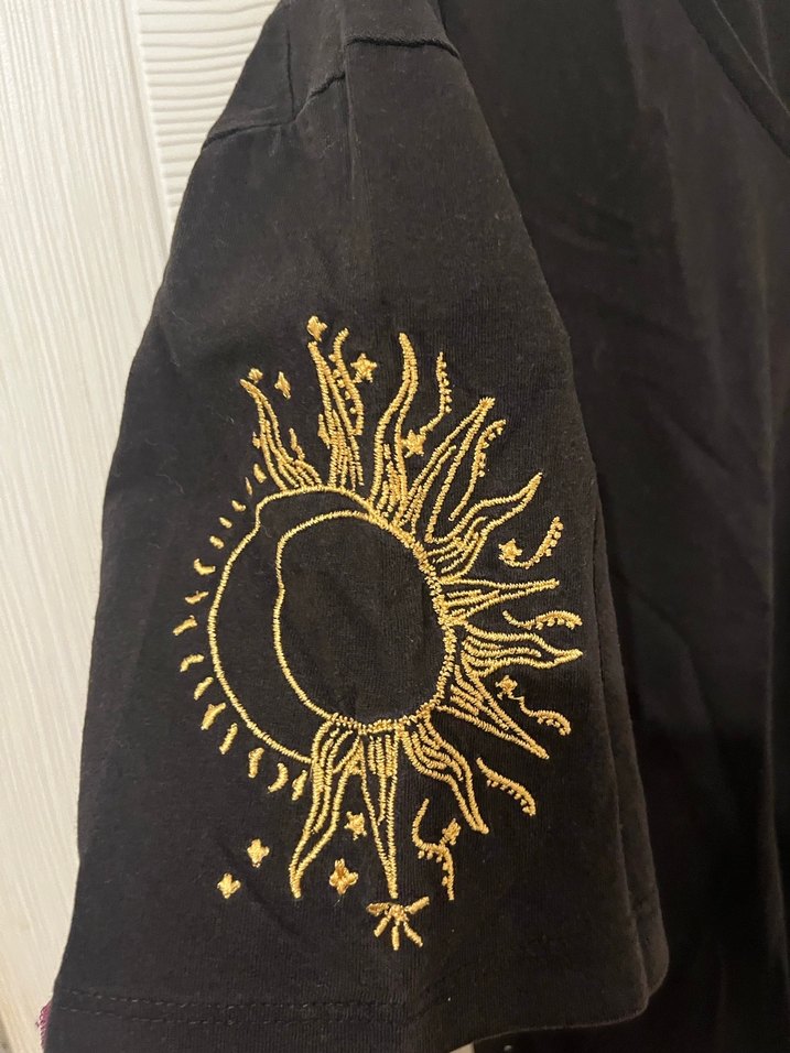 Siyah V Yaka Mini Kadın Tişört - Görsel 2