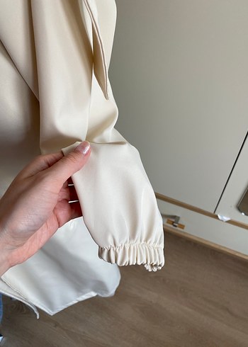 Beyaz Nakışlı Trençkot - Görsel 3