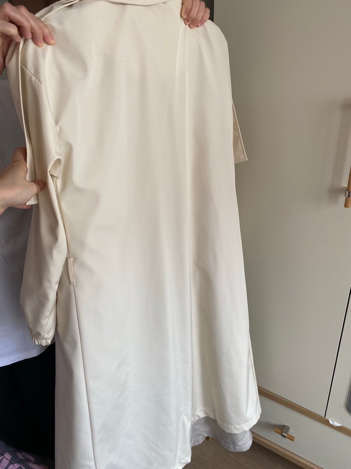 Beyaz Nakışlı Trençkot - Görsel 4