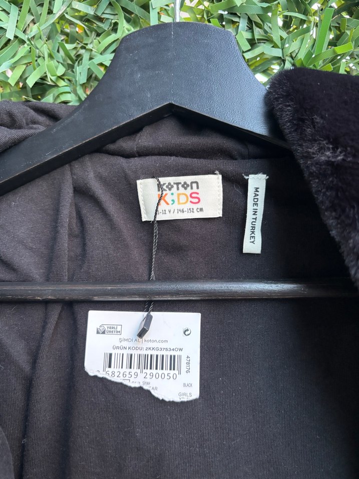Siyah Kürklü Kız Çocuk Yelek - Görsel 4