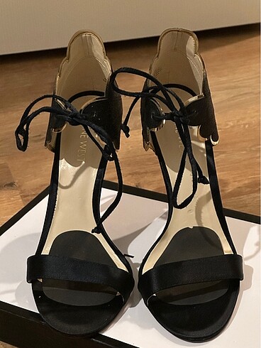 NineWest Siyah Bağcıklı Topuklu Ayakkabı