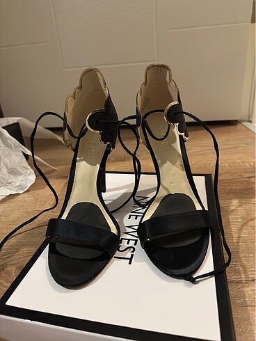 Nine West NineWest Siyah Bağcıklı Topuklu Ayakkabı