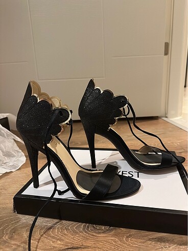 39 Beden NineWest Siyah Bağcıklı Topuklu Ayakkabı