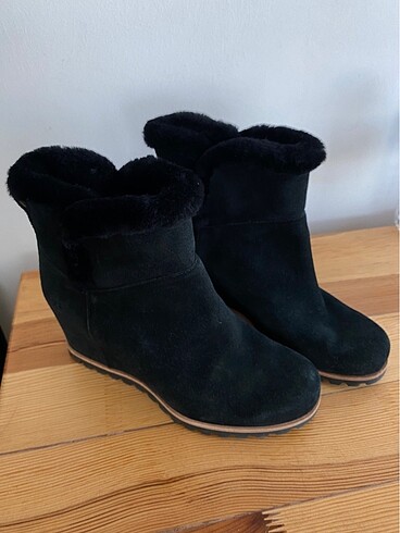 Ugg UGG Bot
