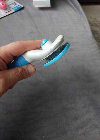 Mavi Renkli Otomatik Temizlenen Kedi Tüy Fırçası - Görsel 4