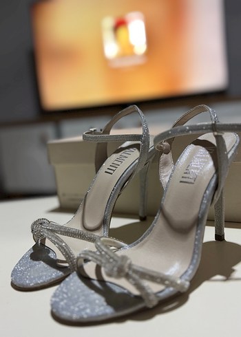 Kadın Beyaz Simli Stiletto Abiye Ayakkabı - Görsel 3