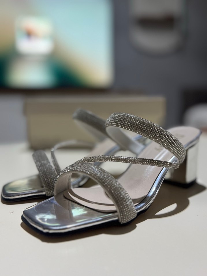 Gri Yılan Desenli Metal Topuklu Abiye Ayakkabı - Görsel 2