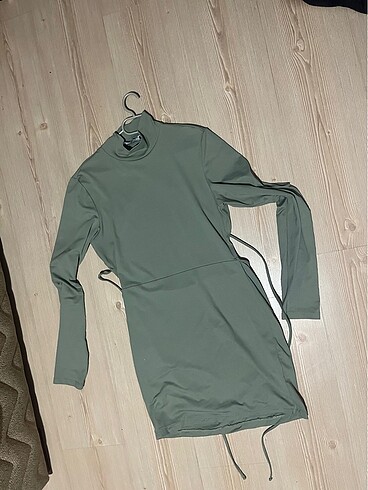 Bershka Arkası açık mini elbise