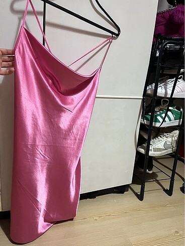 H&M Saten elbise