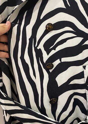 48 Beden beyaz Renk Zebra Desenli Uzun trench