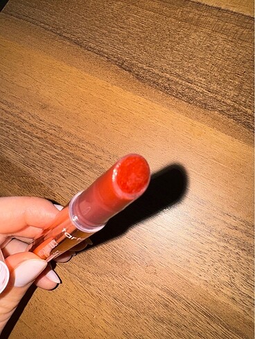 Beden Tarte maracuja juicy shift lipgloss honeysuckle rengi