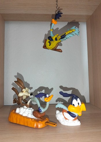 Beden Renkli Road Runner ve Wile E. Coyote Figürleri 3 lü Lot(hepsi)