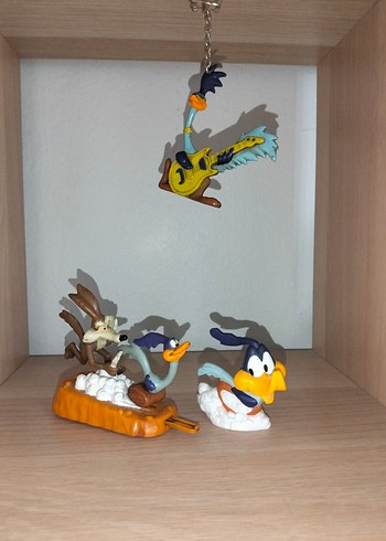 Renkli Road Runner ve Wile E. Coyote Figürleri 3 lü Lot(hepsi)