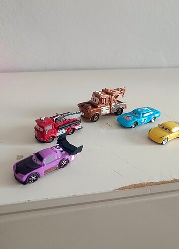 Beden Renk Pixar Cars Şimşek McQueen Arabalar (Hepsi)