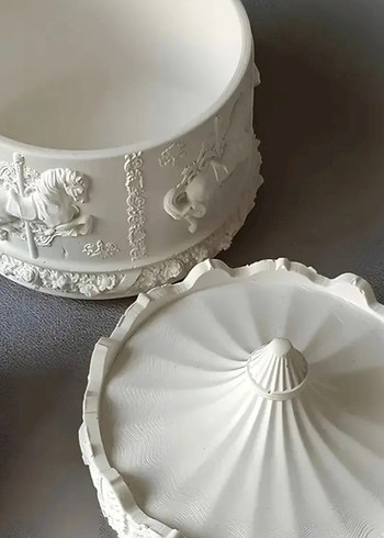 Beden Kabartma Atlıkarınca Desenli Çok Amaçlı Kapaklı Kutu