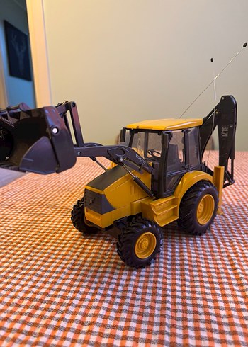 Beden Renk Kumandalı volvo kepçeli oyuncak