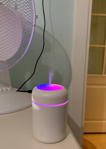 LED ışıklı beyaz hava nemlendirici