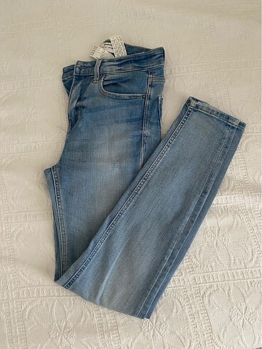 34 Beden mavi Renk Stradivarius jean
