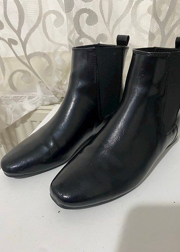 Siyah Bot - Görsel 3