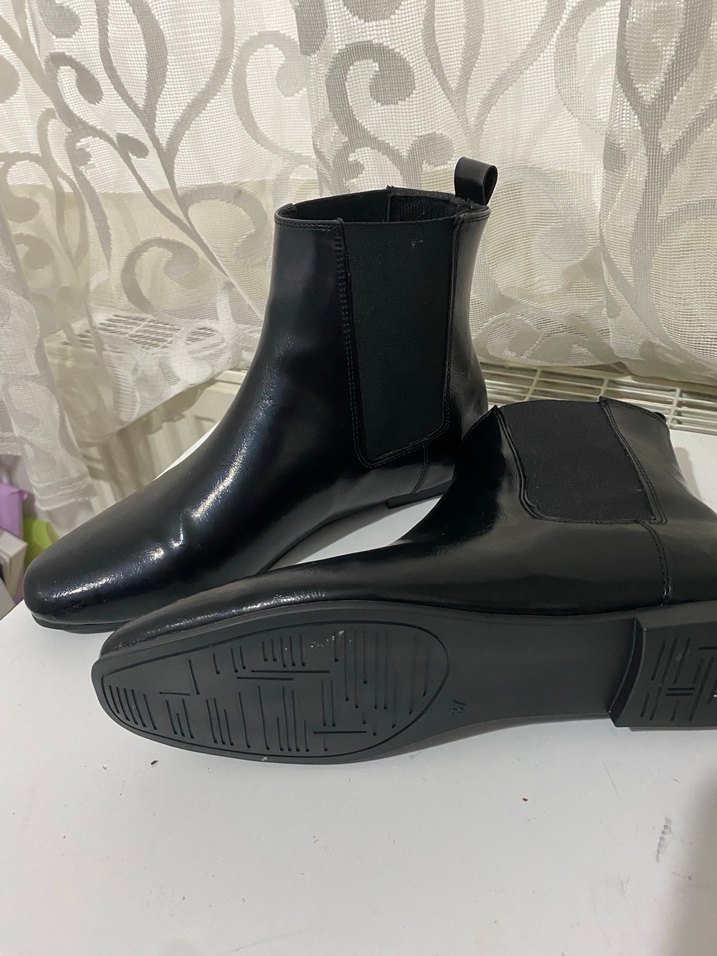 Siyah Bot - Görsel 2