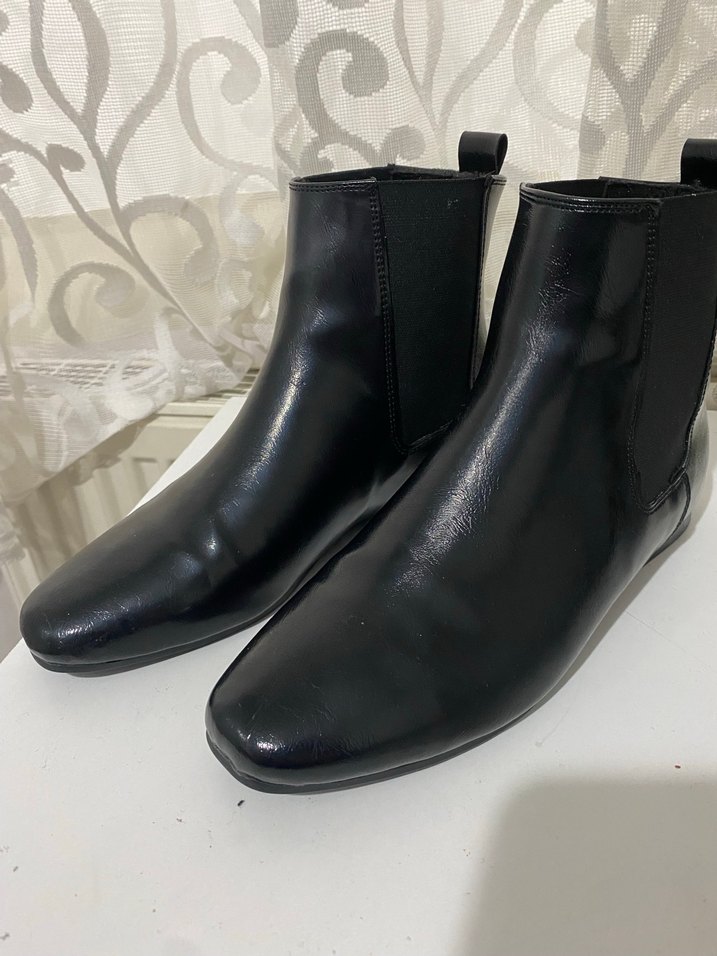 Siyah Bot - Görsel 3