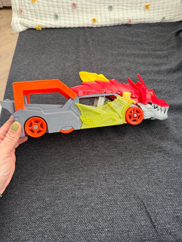 Hot Wheels Ejderha Temalı Oyuncak Araba - Görsel 3