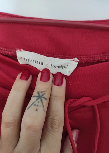 40 Beden kırmızı fırfırlı beli baglama detaylı etek