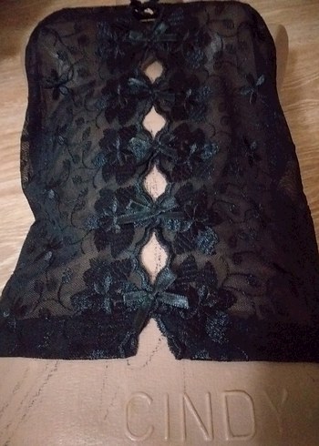 Siyah Dantel İşlemeli Gotik Mini Büstiyer - Görsel 4