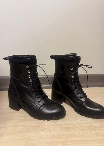 Siyah Deri Bağcıklı Topuklu Goth Kadın Bot - Görsel 3