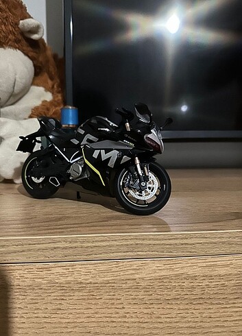 Koleksiyon motor oyuncağı??