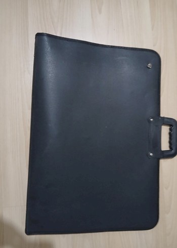 Diğer Siyah Deri Gorunumlu Klasor Resim Dosyasi