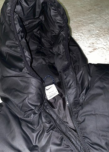 Nike Siyah Kapüşonlu Erkek Mont - Görsel 4