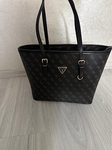 Guess canta