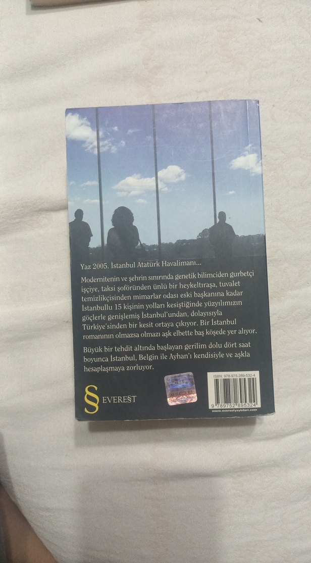 İstanbullular - Buket Uzuner - Görsel 2