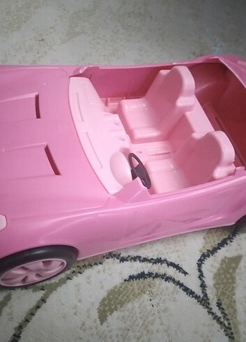  Pembe oyuncak araba