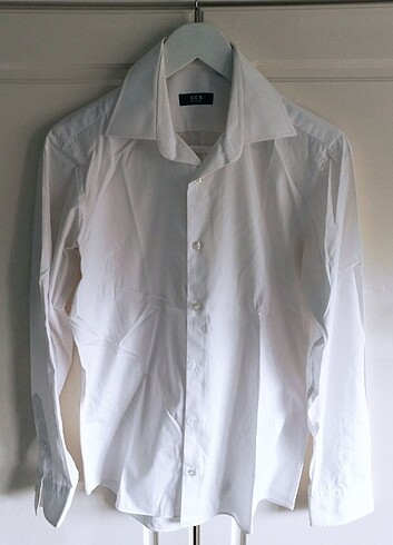 C.C.S. SARAR marka beyaz gömlek.