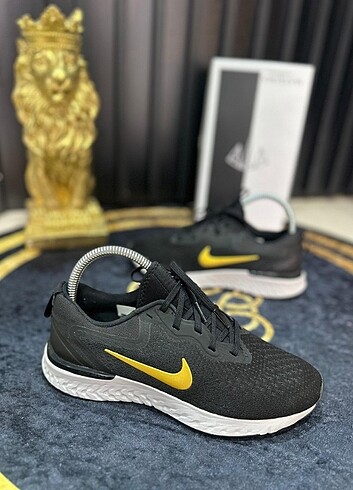 Orjinal Nike spor ayakkabı 38.5 numara kutu faturası mevcut deği