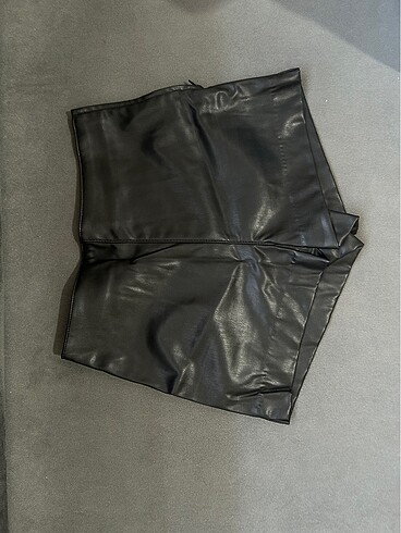 H&M Hm deri mini sort