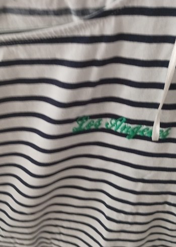 Düğmeli Çizgili Kadın Beyaz Tişört - Görsel 5