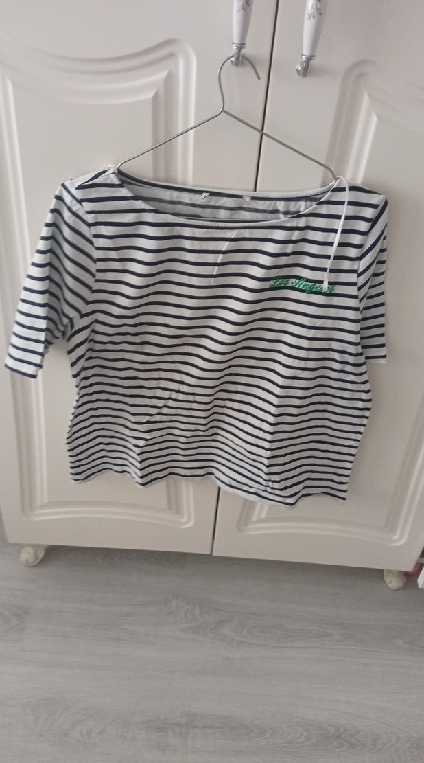 Düğmeli Çizgili Kadın Beyaz Tişört - Görsel 4