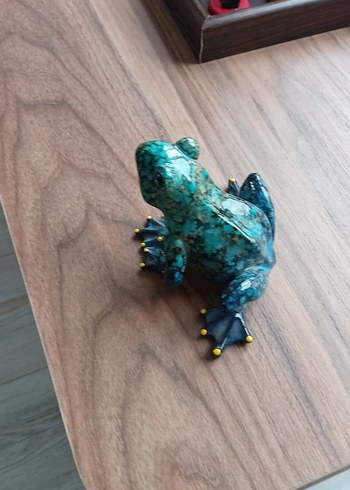 Koyu Turkuaz kurbag fuguru çok güzel bir vinge - Görsel 2