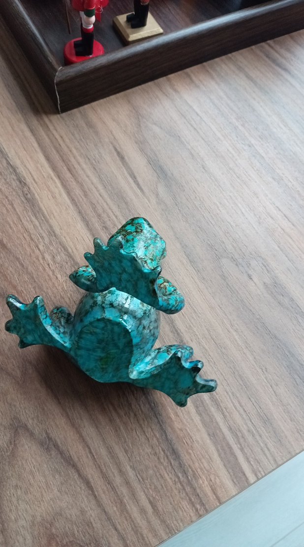 Koyu Turkuaz kurbag fuguru çok güzel bir vinge - Görsel 4