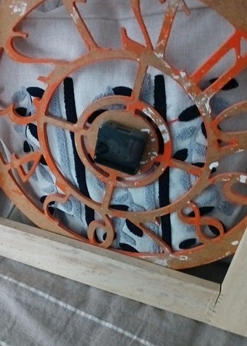 Turuncu Renkli Ahşap Duvar Saati - Görsel 5